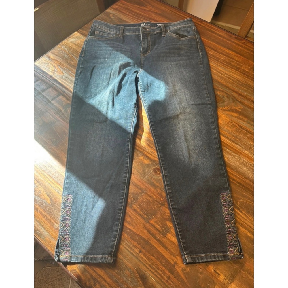 Style & Co Women Blue Embroidered‎ Side Slit Capri Jeans Size 14 Medium Wash
